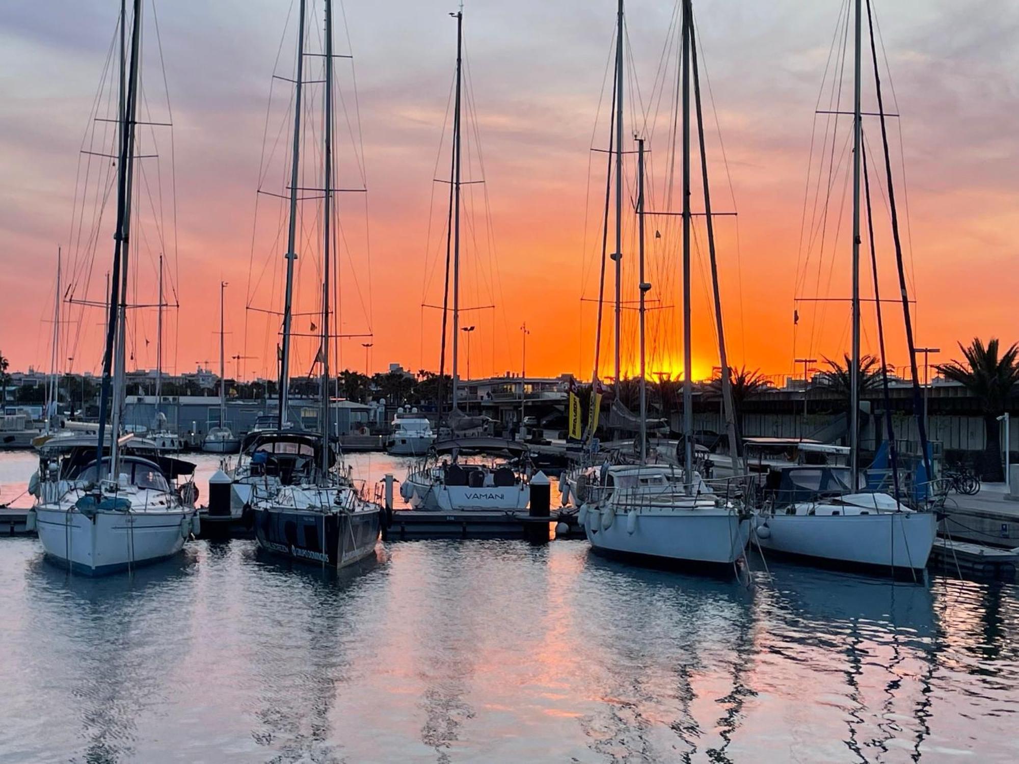The Valencia Yacht Experience Hotell Eksteriør bilde